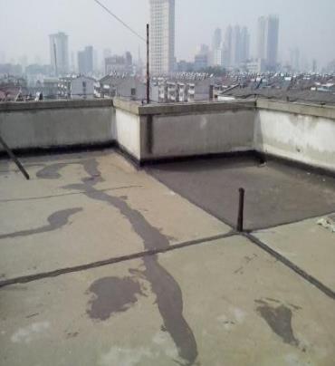 张家口市漏水维修 楼顶漏水是什么原因，楼顶漏水维修方法是什么?